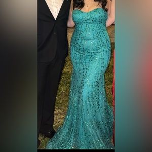 Emerald green sweetheart style corset dress, used once for a Christmas wedding!